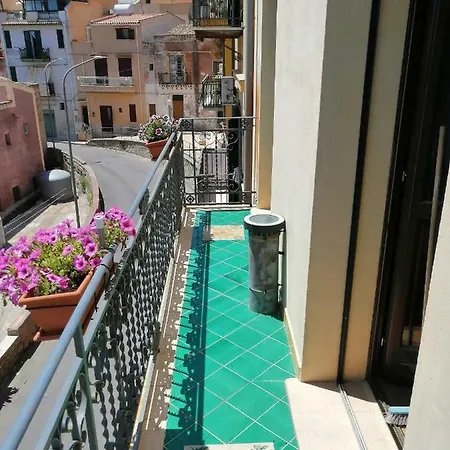 Donna Sabella Oda ve Kahvaltı Santa Flavia